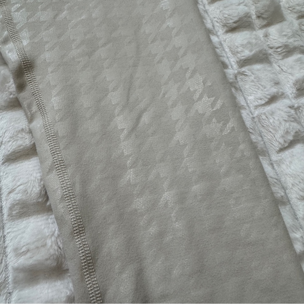 NEW Aerie Offline Medium Cream Houndstooth Ankle Leggings - Picture 5 of 11